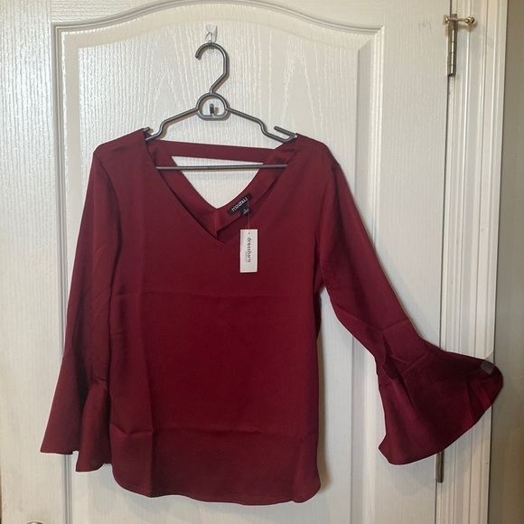 Dress Barn Tops - Dress Barn Roz and Ali size S Burgundy bell ruffle long sleeve top